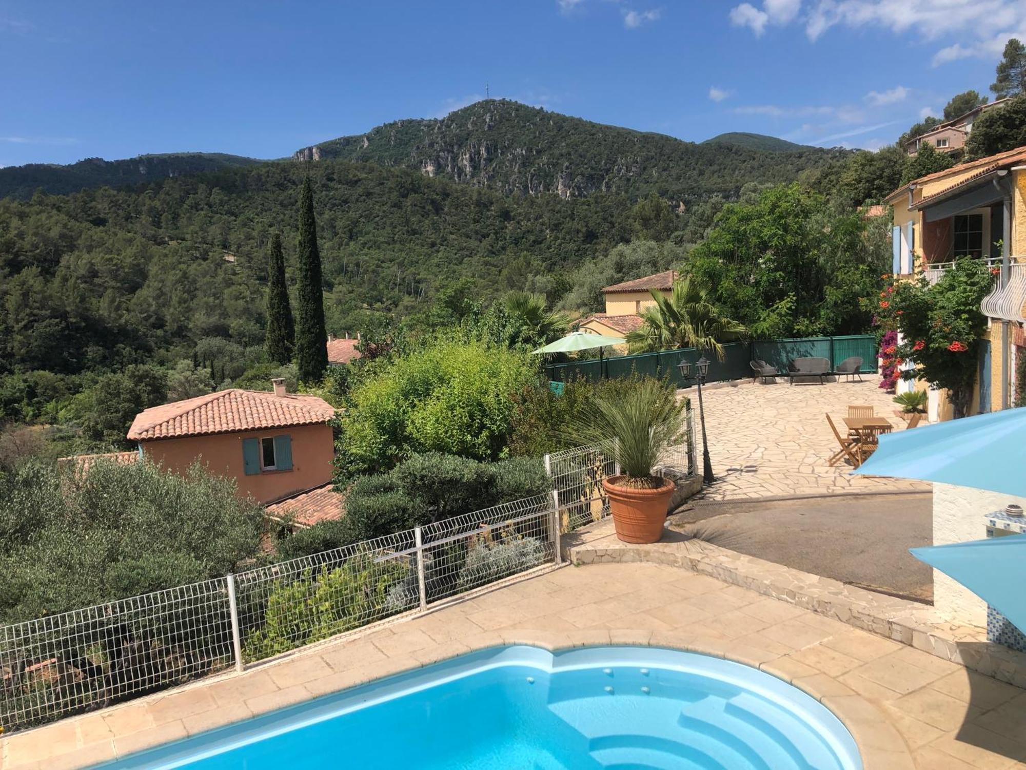Appartement Dans La Colline Belgentier Εξωτερικό φωτογραφία
